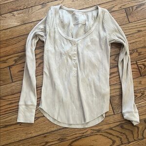 Aerie beige/ cream Henley xs/s